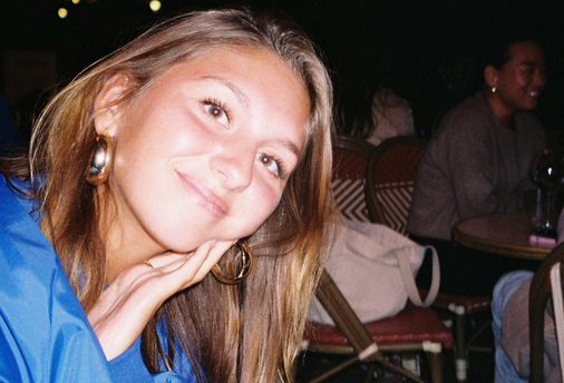 ‘NS gooit de prijzen wéér omhoog: moet ik miljonair zijn om mijn familie te kunnen zien?’